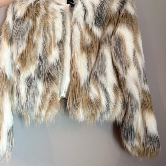 Elegant Cream and Tan Coat - Picture 9 of 11